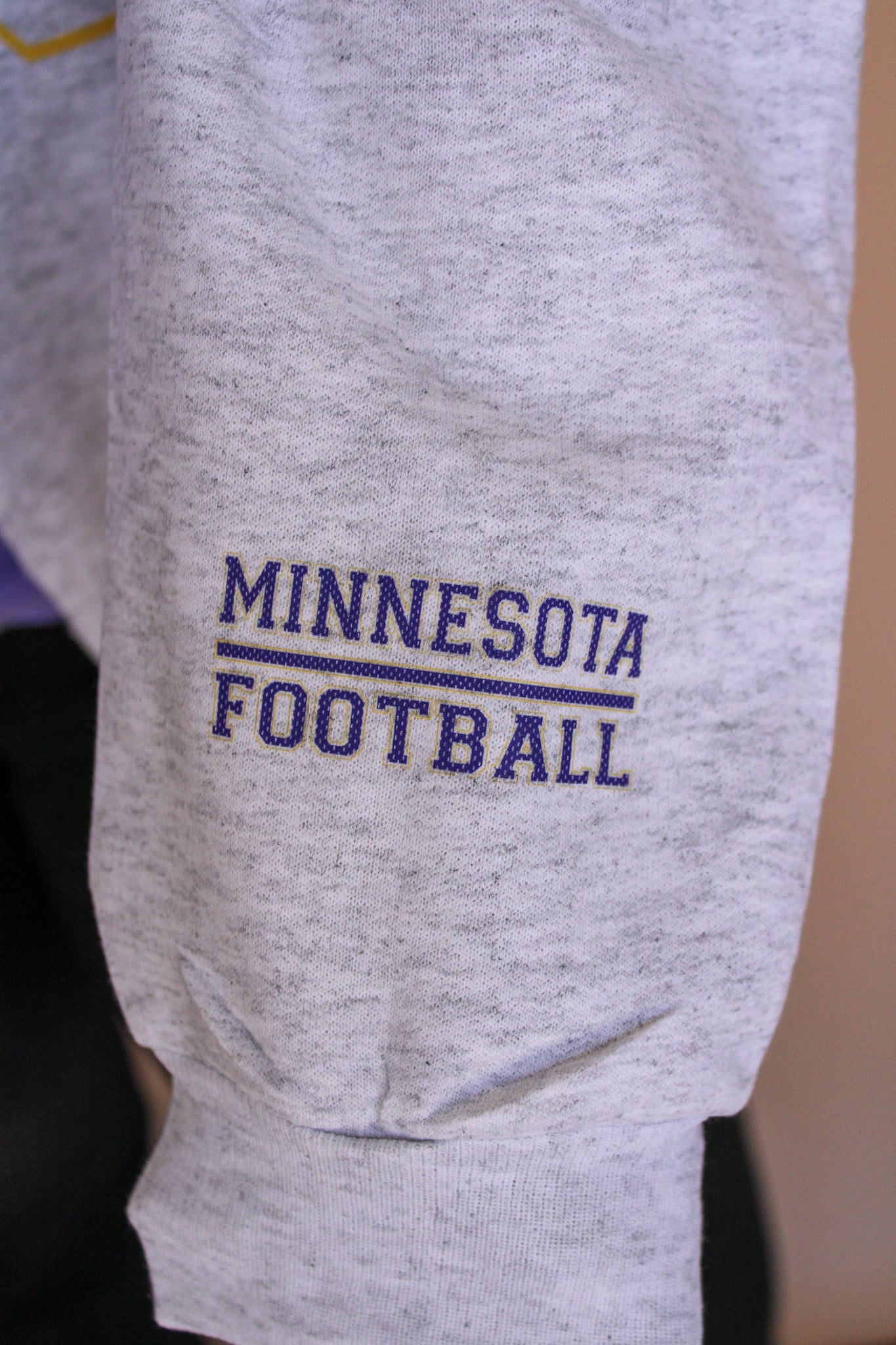 712 Screenprinting | Official AVG Merchandise